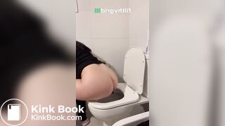 Sexy argentinian girl shitting