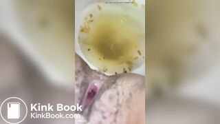 Camgirl Goes To Bathroom In Between Privates *no face*