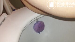 Girl pooping on toilet - video 93