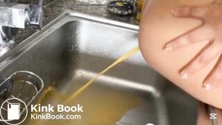 Hot girl shitting in the sink