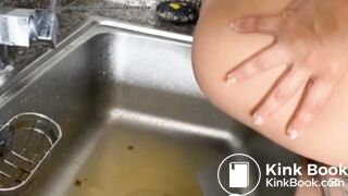 Hot girl shitting in the sink