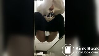 spy camera asian girl pee and shit.video_1404