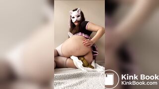 Sexy Hot White Girl Drops A Fuckin Avalanche In Diaper