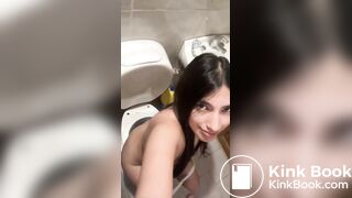 Brown hottie has a gassy heavy dump
