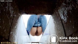 spy camera asian girl pee and shit.video_1392