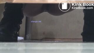 spy camera asian girl pee and shit.video_1339
