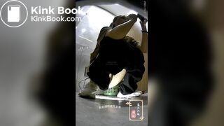 spy camera asian girl pee and shit.video_1335