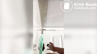 Brasileira delícia cagando