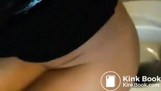 Ragazza italiana fa la cacca e parla sporco