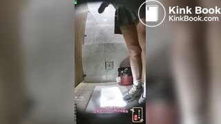 spy camera asian girl pee and shit.video_1329