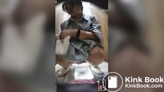 spy camera asian girl pee and shit.video_1329