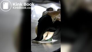 spy camera asian girl pee and shit.video_1327