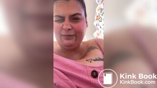 girl pooping on tiktok live