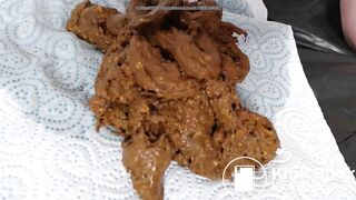 Hot girl shitting alot - video 4