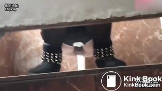 spy camera asian girl pee and shit.video_1343