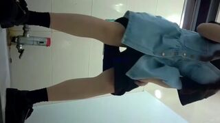 spy camera asian girl pee and shit.video_1204
