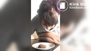 Hot young girl pooping