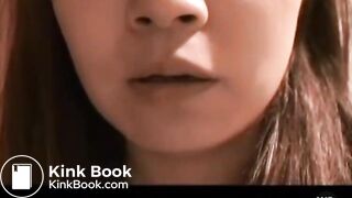 Varie scene di ragazza asiatica che fa la cacca