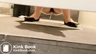 spy camera asian girl pee and shit.video_1278