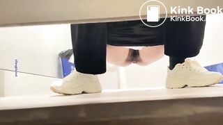 spy camera asian girl pee and shit.video_1278