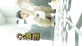 spy camera asian girl pee and shit.video_1274