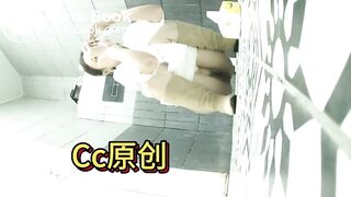 spy camera asian girl pee and shit.video_1274