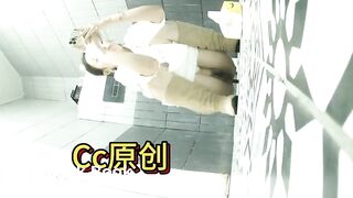 spy camera asian girl pee and shit.video_1274