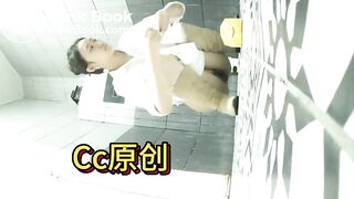 spy camera asian girl pee and shit.video_1274