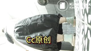 spy camera asian girl pee and shit.video_1274