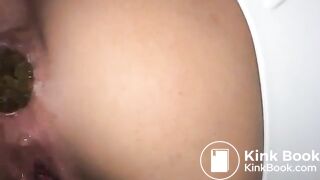 Girl pooping - video 740