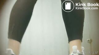 spy camera asian girl pee and shit.video_1270