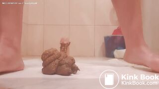 Hot girl shitting on dildo