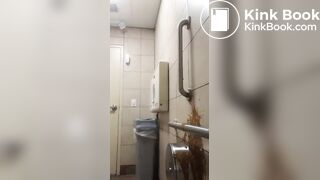 Perra no aguantaba más y su culo le pedia expulsar