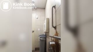 Perra no aguantaba más y su culo le pedia expulsar