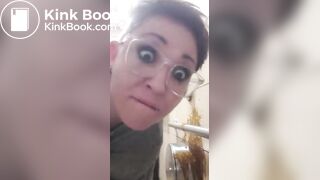 Perra no aguantaba más y su culo le pedia expulsar