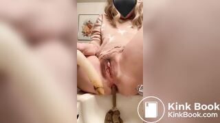 Hot girl shitting and pissing in sink