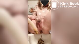Hot girl shitting and pissing in sink