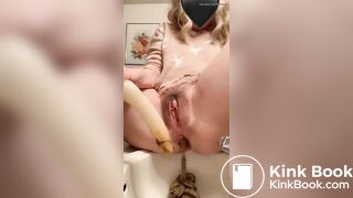 Hot girl shitting and pissing in sink
