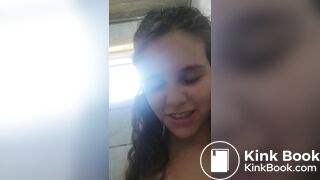 Novinha brasileira delícia cagando