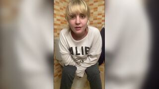 Chatty scat slut plays with her shit