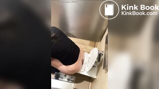 A girl was spied on while shitting in a shopping mall b