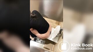 A girl was spied on while shitting in a shopping mall b