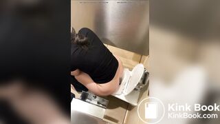A girl was spied on while shitting in a shopping mall b