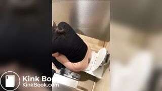 A girl was spied on while shitting in a shopping mall b