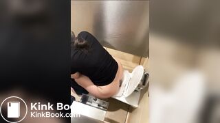 A girl was spied on while shitting in a shopping mall b