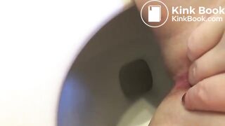 Sexy girl pooping - video 41