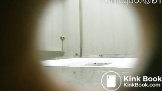spy camera asian girl pee and shit.video_913