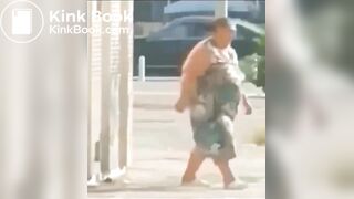 Cagando en la calle - video 2