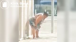 Cagando en la calle - video 2