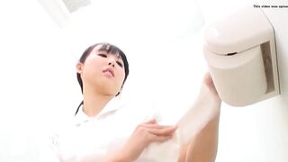 Ancora una ragazza giapponese che si sforza